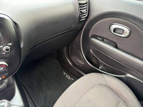 Used 2016 Kia Soul FWD image 25