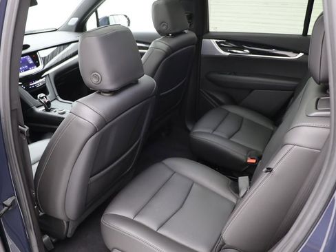 Used 2025 Cadillac XT6 Premium Luxury image 11