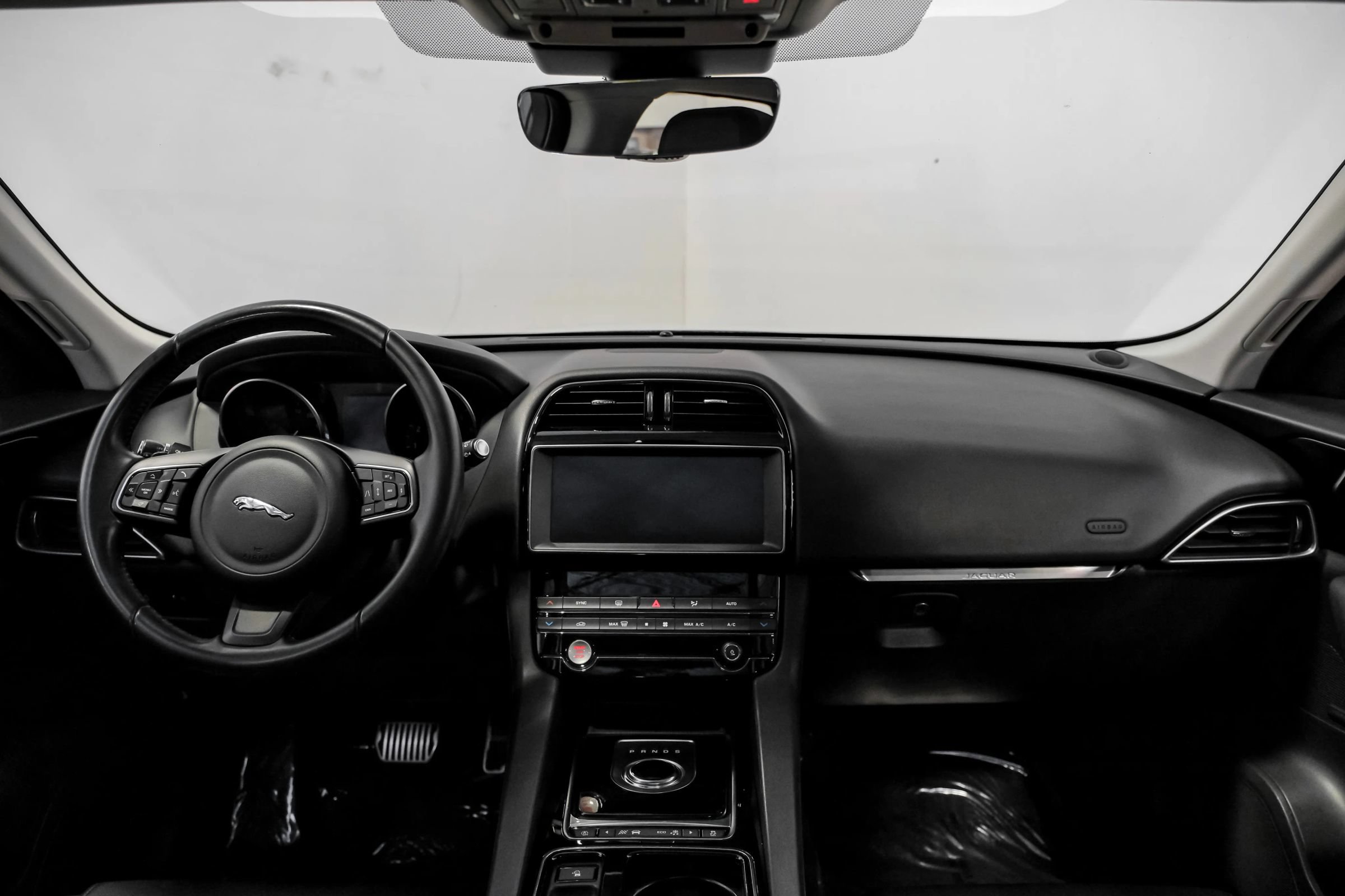 Used 2019 Jaguar F-PACE Premium AWD/4WD image 9