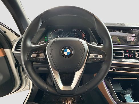 Used 2023 BMW X5 xDrive40i w/ Parking Assistance Package image 11