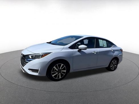 Used 2025 Nissan Versa SV image 8