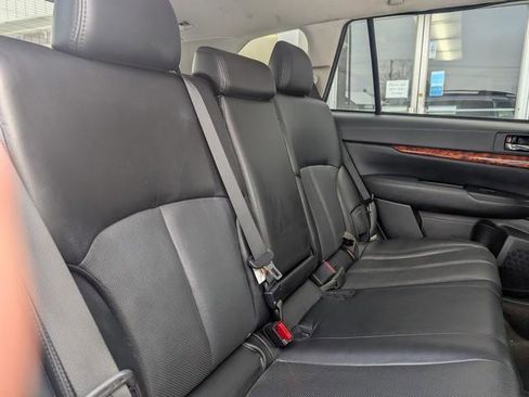 Used 2011 Subaru Outback 2.5i Limited image 21
