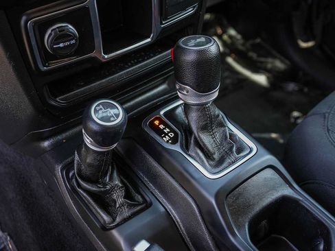 Used 2022 Jeep Wrangler Unlimited Sport AWD/4WD image 19
