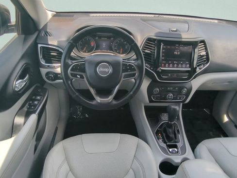 Used 2019 Jeep Cherokee Limited FWD image 12