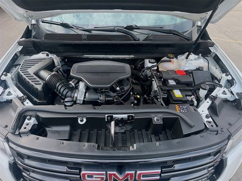 Used 2023 GMC Acadia SLT w/ Elevation Edition image 32