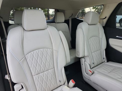 Certified 2024 Buick Enclave Avenir w/ Avenir Technology Package image 9