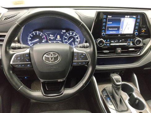 Used 2020 Toyota Highlander Limited image 22