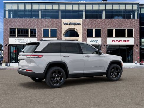 New 2026 Jeep Grand Cherokee Limited w/ Limited Altitude Package AWD/4WD image 4