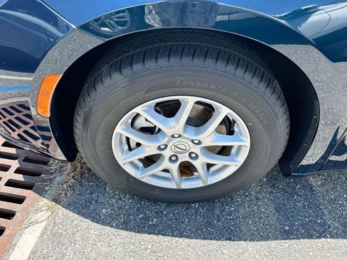 Used 2021 Chrysler Pacifica Touring-L w/ Uconnect Theater Family Group FWD image 5