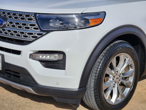 Used 2023 Ford Explorer Limited image 9