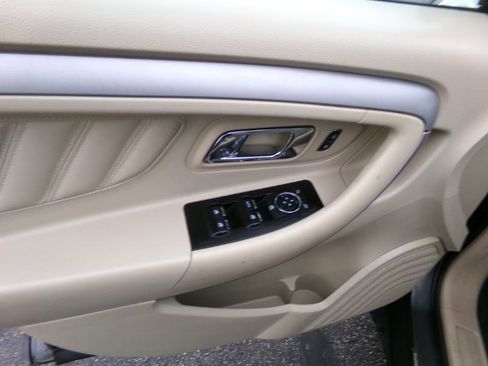 Used 2016 Ford Taurus SE FWD image 9