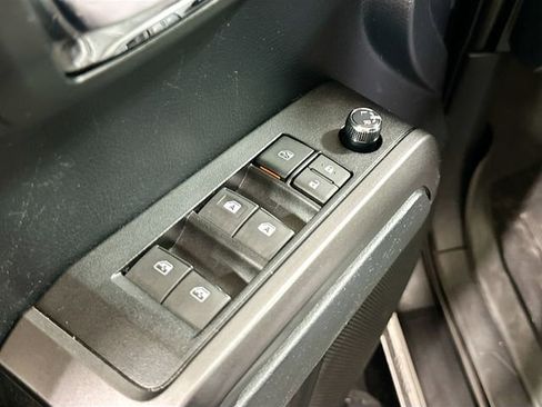 Used 2018 Toyota Tacoma TRD Off-Road w/ Technology Package AWD/4WD image 19
