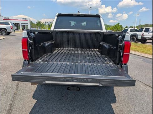 Used 2024 Toyota Tacoma SR AWD/4WD image 17