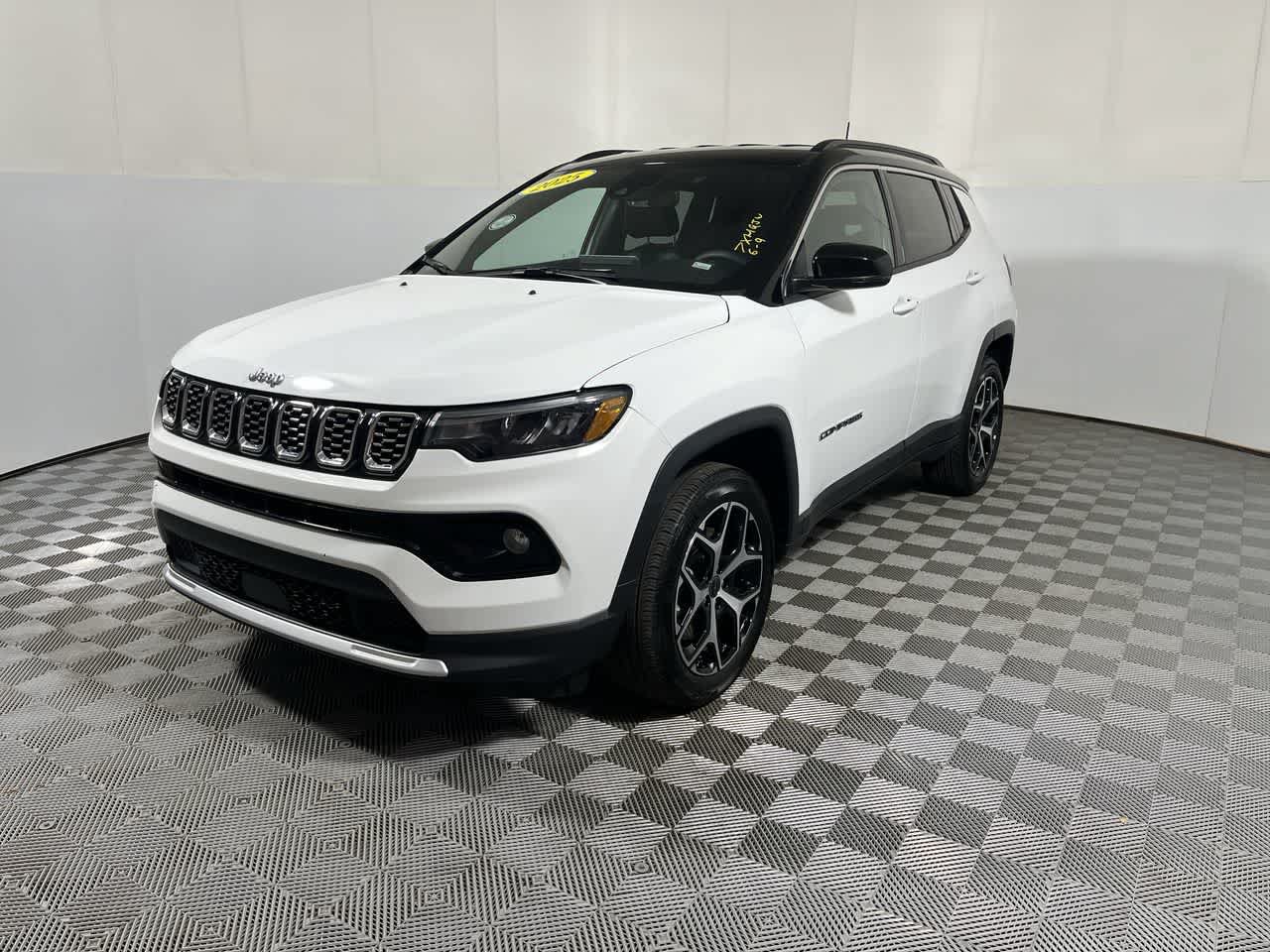 Used 2025 Jeep Compass Limited AWD/4WD image 4