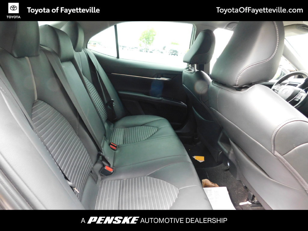 Used 2018 Toyota Camry SE w/ Convenience Package FWD image 3