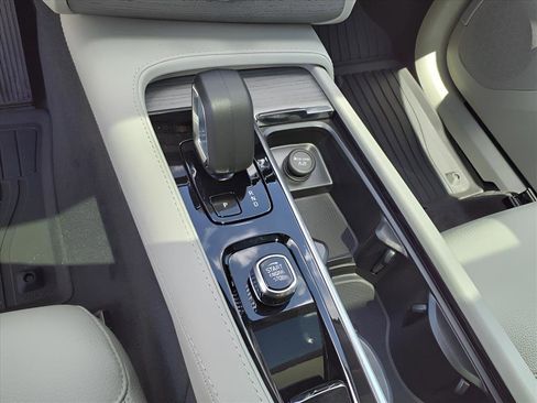 Used 2025 Volvo XC90 T8 Plus w/ Protection Package image 12