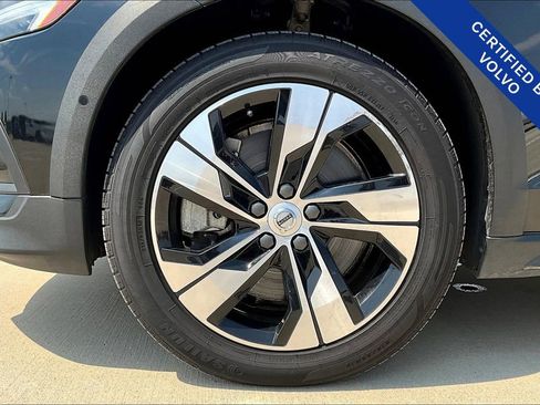 Certified 2024 Volvo V60 B5 Cross Country Plus image 11