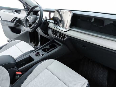 New 2026 Volkswagen Tiguan SE AWD/4WD image 72
