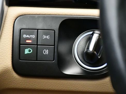 Used 2022 Porsche Cayenne Platinum Edition image 25