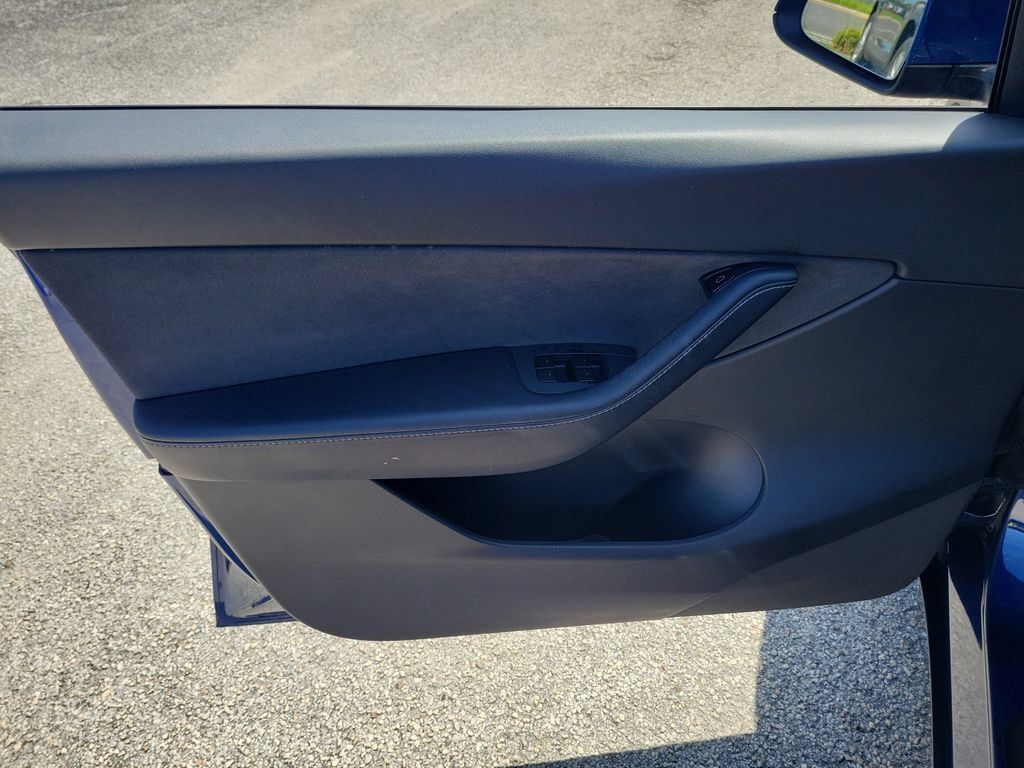 Used 2021 Tesla Model Y 2WD image 12