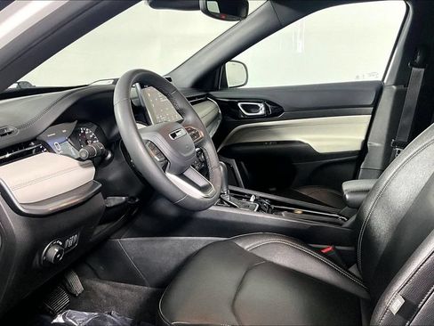 Used 2025 Jeep Compass Limited AWD/4WD image 13