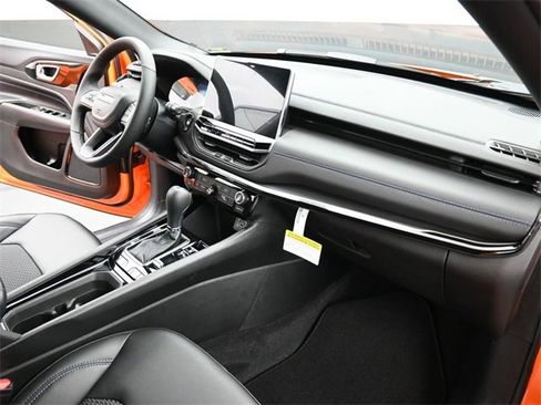 New 2026 Jeep Compass Latitude image 25