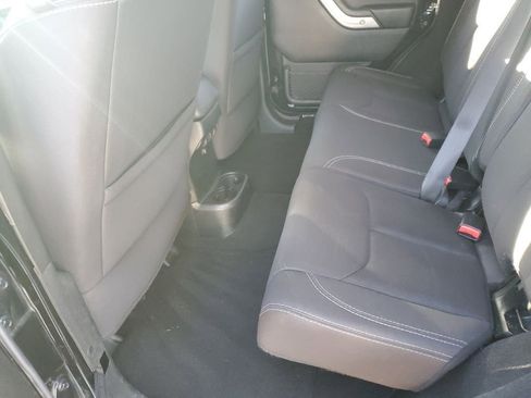 Used 2018 Jeep Wrangler Unlimited Sahara image 20