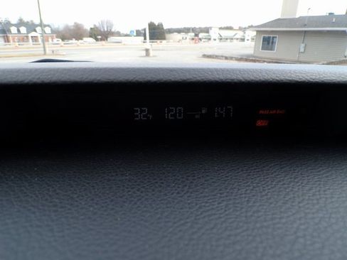 Used 2011 Subaru Outback 3.6R Premium image 22