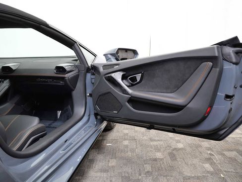 Used 2021 Lamborghini Huracan EVO image 15