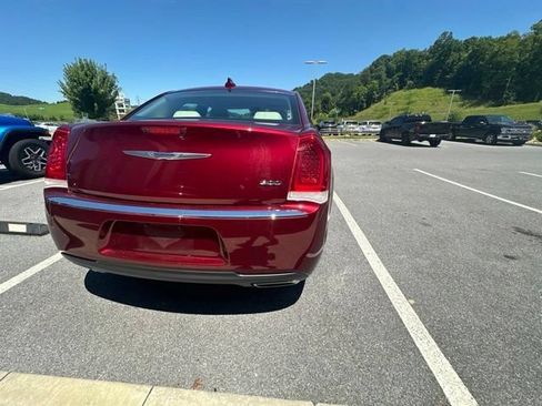 Used 2020 Chrysler 300 Touring L w/ Quick Order Package 2EF RWD image 12