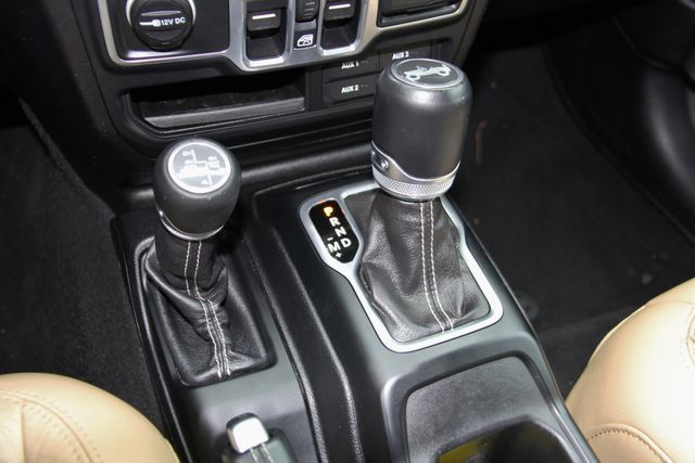 Used 2018 Jeep Wrangler Unlimited Sahara AWD/4WD image 28