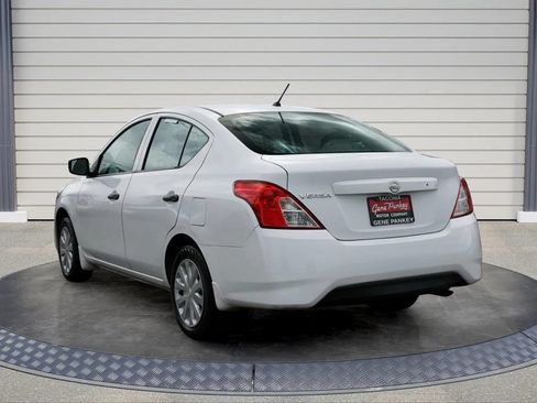 Used 2018 Nissan Versa S FWD image 5