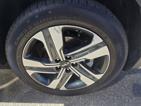 Used 2024 Kia Sorento EX image 16