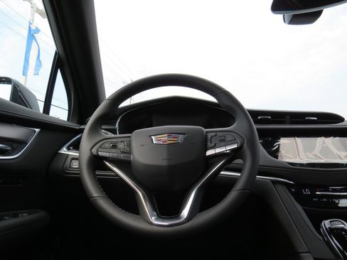 New 2025 Cadillac XT6 Luxury image 19