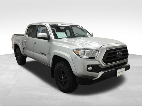 Used 2022 Toyota Tacoma SR5 AWD/4WD image 3