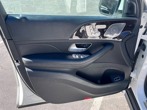 Used 2024 Mercedes-Benz GLS 450 4MATIC image 19