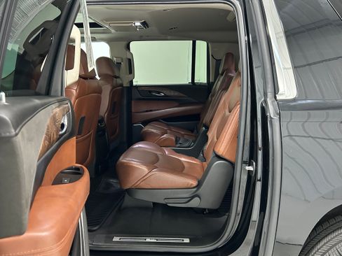 Used 2019 Cadillac Escalade ESV Luxury AWD/4WD image 31