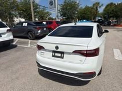 Certified 2023 Volkswagen Jetta SE w/ Panoramic Sunroof Package FWD image 25