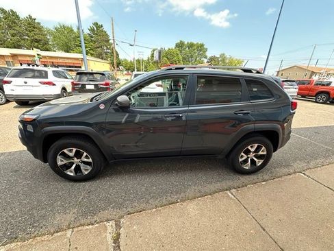 Used 2016 Jeep Cherokee Trailhawk w/ Comfort & Convenience Group AWD/4WD image 4
