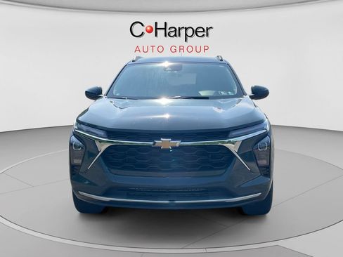 Certified 2025 Chevrolet Trax LT FWD image 8