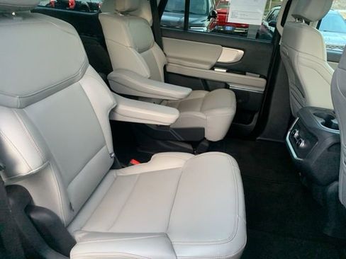 Used 2025 Ford Expedition Active image 34