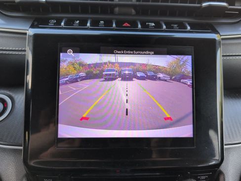 Used 2023 Jeep Grand Cherokee L Laredo image 27