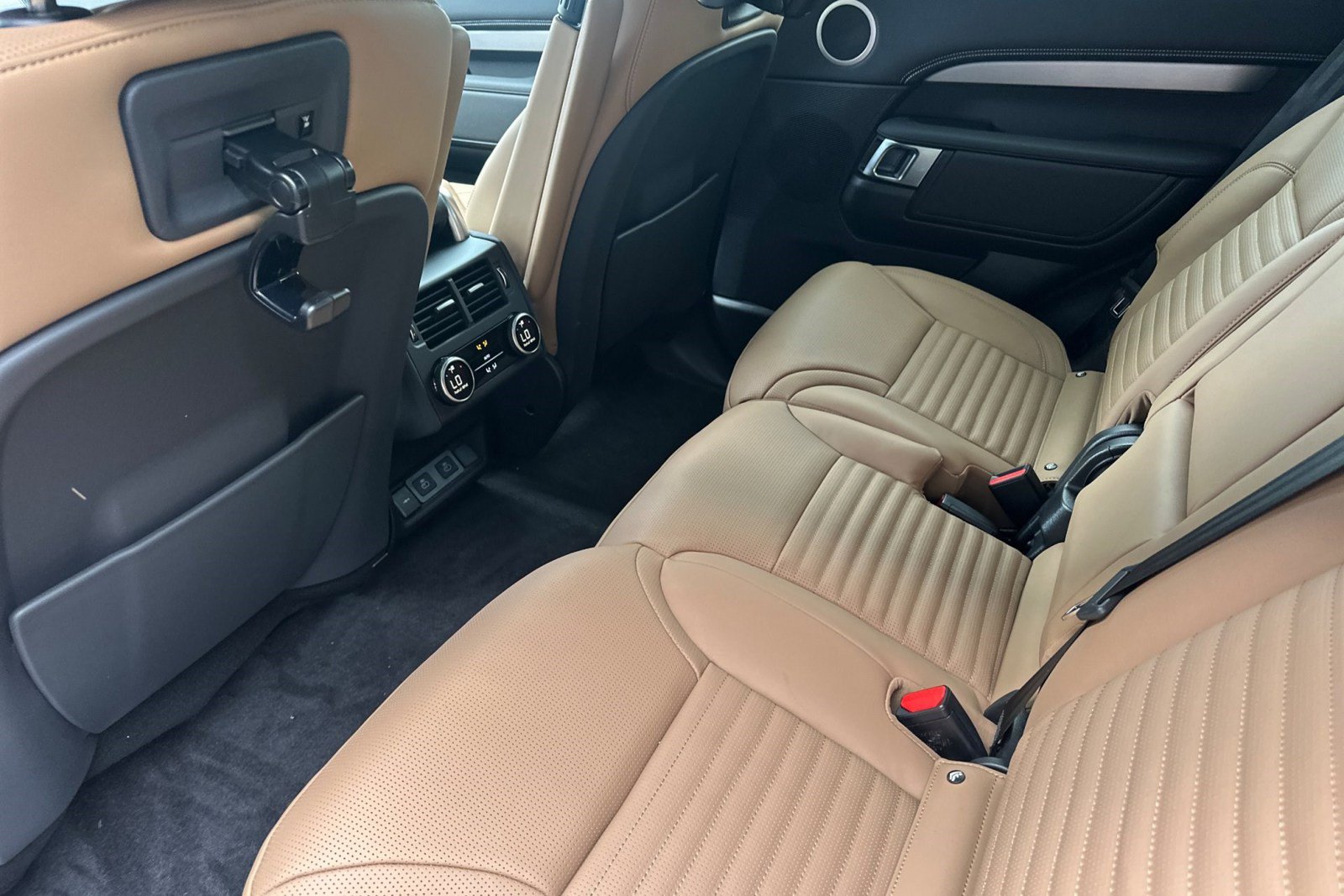 New 2026 Land Rover Discovery Limited Edition AWD/4WD image 16