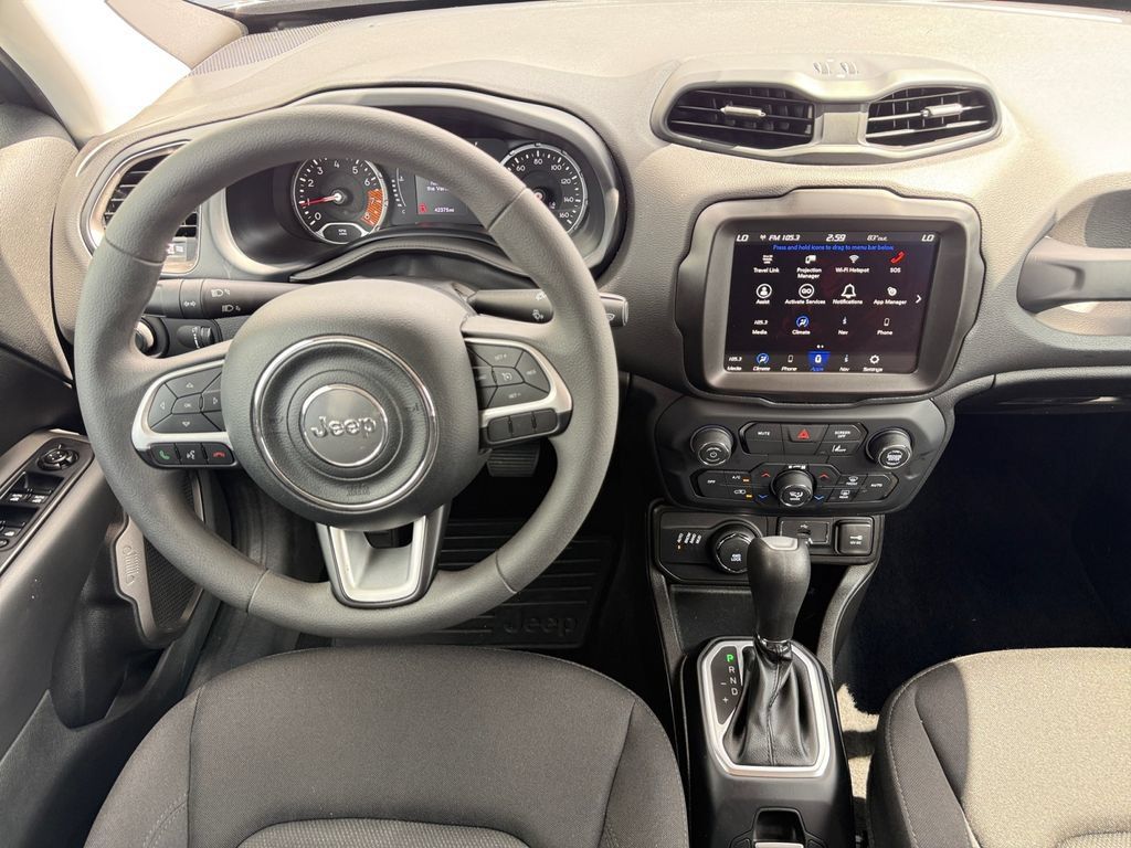 Used 2023 Jeep Renegade Latitude AWD/4WD image 10