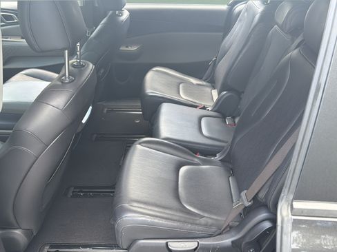 Certified 2025 Kia Carnival FWD image 20