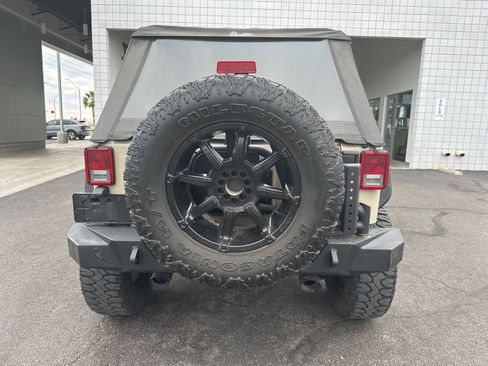 Used 2017 Jeep Wrangler Unlimited Rubicon w/ Cold Weather Group image 5