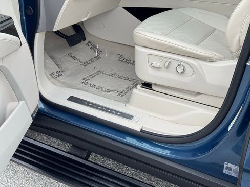 Certified 2025 Cadillac Escalade ESV Sport Platinum image 61