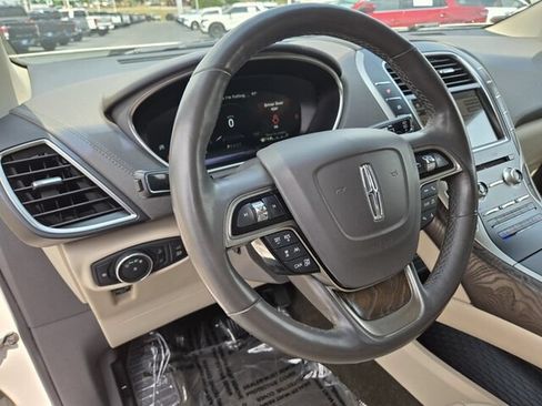 Used 2019 Lincoln Nautilus Reserve FWD image 11