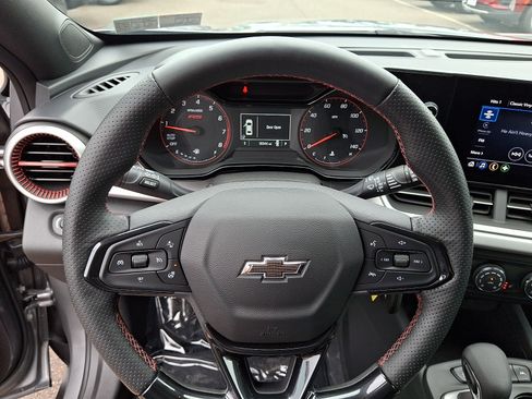 Used 2024 Chevrolet Trax RS FWD image 18