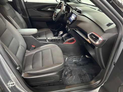 Used 2023 Chevrolet TrailBlazer RS w/ Sun and Liftgate Package FWD image 13